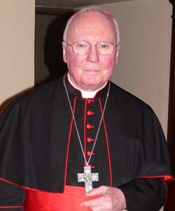 El cardenal Stafford reclama que los banqueros pidan perdón por su responsabilidad en la crisis