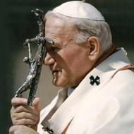Benedicto XVI rubrica el decreto de virtudes heroicas de Juan Pablo II
