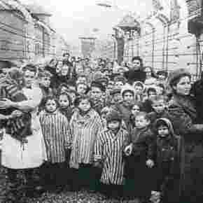 La «partera de Auschwitz» ayudó a nacer a 3.000 bebés en el horror nazi: Stanislawa Leszcynska