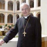 El arzobispo Mauro Piacenza