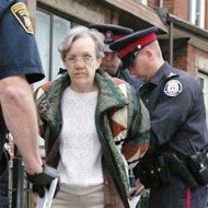 Linda Gibbons, detenida en Canadá
