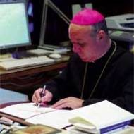 El obispo director del Archivo Secreto Vaticano, Sergio Pagano