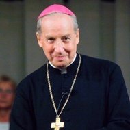 El Prelado del Opus Dei pide confesores disponibles, con confesionarios «con la luz verde»