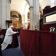 El Papa ante la Sábana Santa.