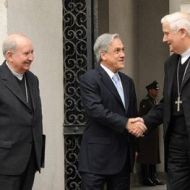 El cardenal Errázuriz, el presidente  Piñera y el arzobispo Goic