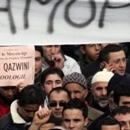 Musulmanes con carteles contra la "islamofobia"