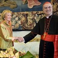 El cardenal Bertone y De la Vega