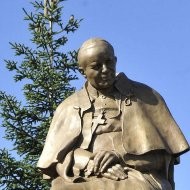 Estatua de Juan Pablo II en el barrio de Lezkairu