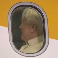 El Papa, en el avión camino de Barcelona.