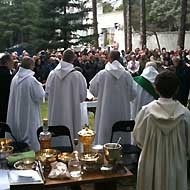 La misa a la intemperie en el Valle de los Caídos.