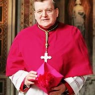 El cardenal Burke lo reafirma:  hay que negar la comunión a quien defienda el aborto