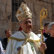 Ante la violencia integrista contra los cristianos, el patriarca de Jerusalén opone el Amor de Belén