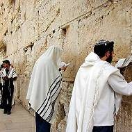 Judíos rezando en el Muro de las Lamentaciones