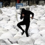 Setecientos manifestantes anti-eutanasia «mueren» frente al Senado francés