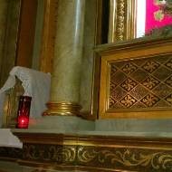 Dos individuos roban el Sagrario de una parroquia en Madrid «con el Santísimo dentro»