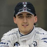 Kubica, el piloto de Fórmula Uno, recibe las reliquias de Juan Pablo II tras su grave accidente