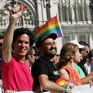 Juventudes del PSOE usan el 23-F para difundir sus «logros»: bodas gay, divorcio express y aborto