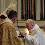 Edwin Barnes, ex obispo anglicano, es ordenado sacerdote católico: y van cinco en tres meses