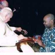 El superviviente con el Papa en 2004