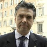 El senador italiano Stefano De Lillo