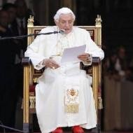 El Papa leyendo el discurso