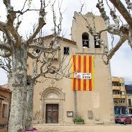 Parroquias en Cataluña con senyera grande y cruz pequeña