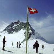 La cruz de la bandera suiza, en la mira musulmana