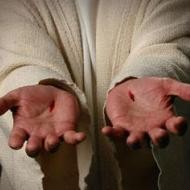 Las manos traspasadas de Cristo