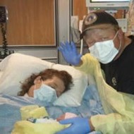 Stacy Crimm y su hija en el hospital