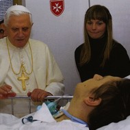 El Papa en un hospital de la Orden de Malta en 2007