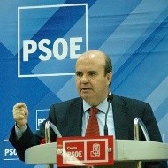 El socialista Zarrías cree que Cáritas vive de fondos públicos, como las ONGs del PSOE