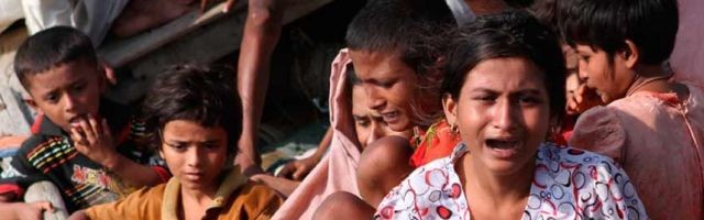 Niños huyendo de la violencia en Bangladesh