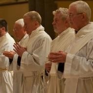 Los 4 primeros sacerdotes del ordinariato
