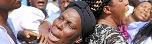 Cristianos nigerianos a la salida de un funeral