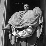 Marlon Brando lleva el cadáver de César (film de 1953)