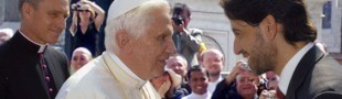 Salvatore Martinez saluda a Benedicto XVI