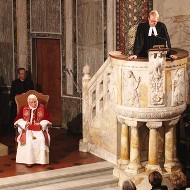 El Papa en Alemania escucha a un predicador luterano