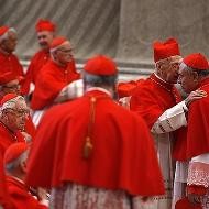 Los 148 cardenales en Roma agradecen a Benedicto XVI su «esfuerzo incansable»