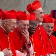 Cardenales en el Vaticano