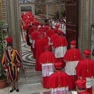 Entrada de los cardenales en el Cónclave