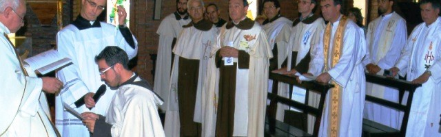 Profesión solemne de un fraile carmelita en Argentina