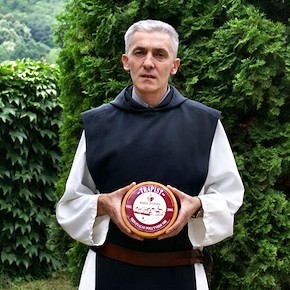 El padre Tomislav.