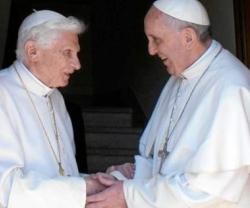 Francisco recibe a Benedicto XVI a su regreso el 2 de mayo al Vaticano