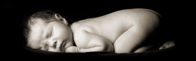 Un bebé duerme: símbolo de confianza, inocencia y un nuevo comienzo