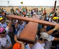 La Cruz de los Jóvenes en las playas de Río de Janeiro