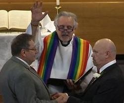 Pastor liberal en una boda gay - hay iglesias progres con estas ceremonias; quieren obligar a los anglicanos por ley