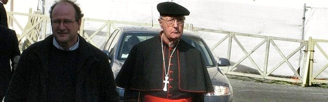 El cardenal Prosper Grech, a la salida de la primera congregación general previa al cónclave.