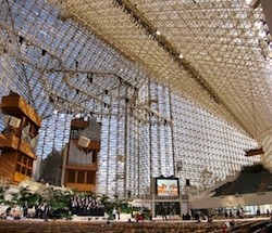 La gran renovación interna de la catedral de Cristal para hacerla católica y cristocéntrica
