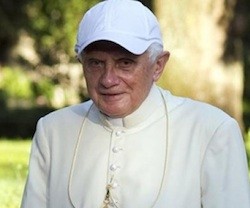 Benedicto XVI habla ante sus más cercanos de las maravillas que el Espíritu Santo hace con Francisco