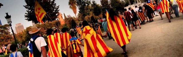 La bandera de cuatro barras es de todos los catalanes; la de estrella -roja o blanca- sólo de facciones políticas